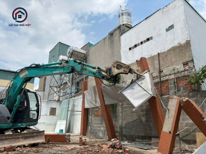 Phá dỡ toàn bộ công trình cũ để thi công xây lại