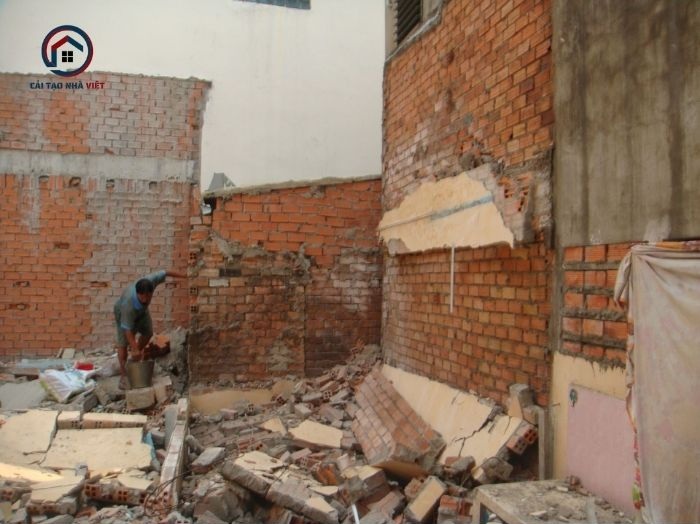 Trước khi phá dỡ, cần rà soát toàn bộ hệ thống kỹ thuật này để tránh gây hư hại hoặc rò rỉ nguy hiểm